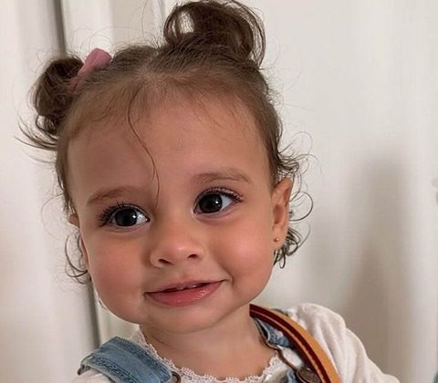 A toddler girl — original photo
